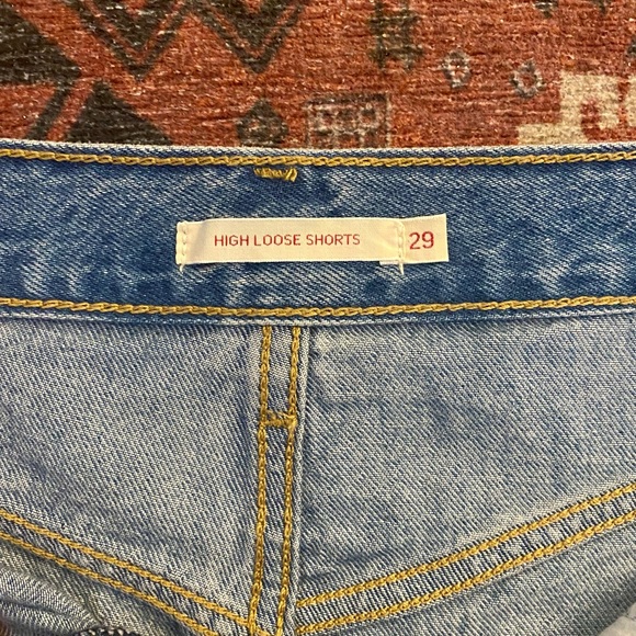 Levi’s High Loose Shorts | Size 29 - Picture 4 of 5